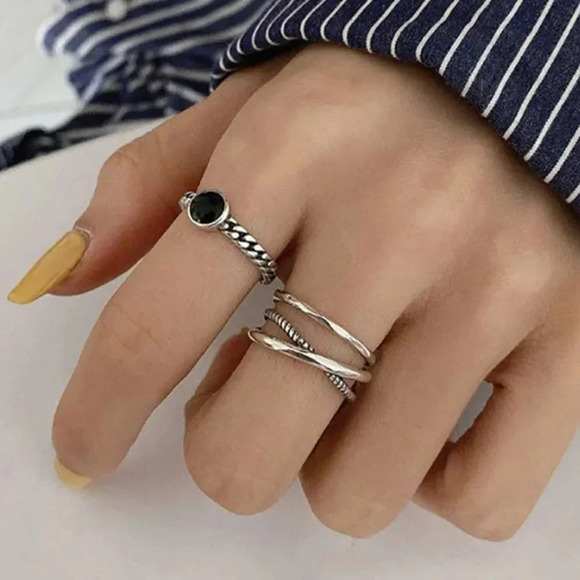 925 Sterling Silver Minimalist Black Circle Ring Wrap Twist Dainty Ring - Picture 1 of 6